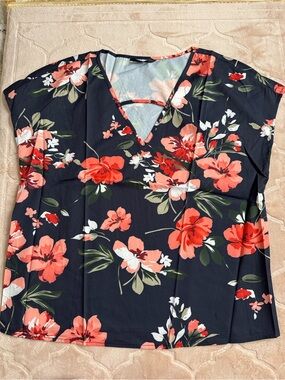 New V-neck floral design top